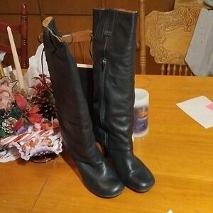 Women's Gentle Souls "Oh Shucks" model black Leather boots